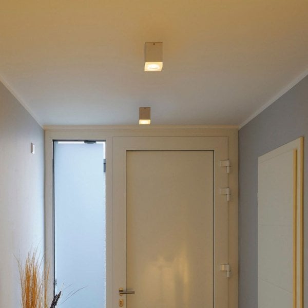 Die Flurbeleuchtung sollte funktional sein, aber auch dekorativ zur Inneneinrichtung passen.