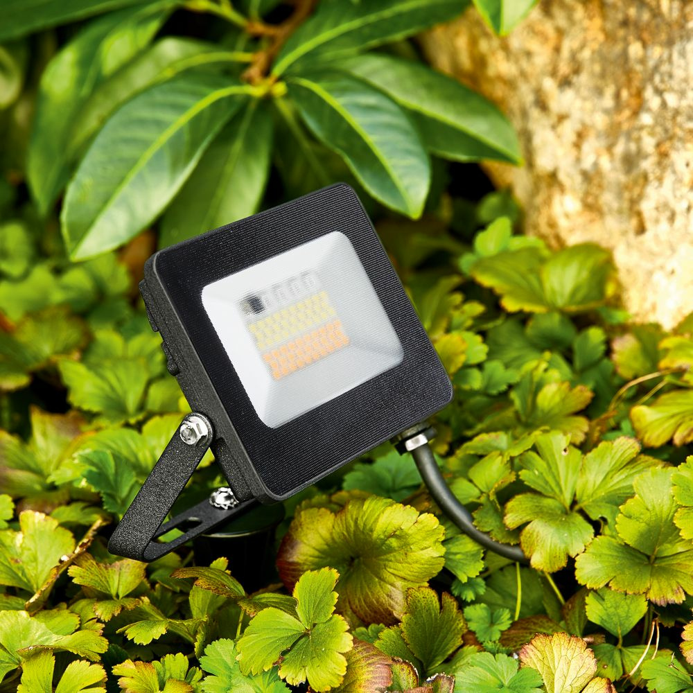 LED Flutlichtstrahler IP44 1250lm RGB mit Fernbedienung