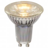 Die LED-Leuchte ist energieeffizienter als eine Energiesparlampe