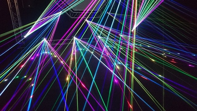 Lasershows sind eine beeindruckende Anwendung von Lasern im Alltag